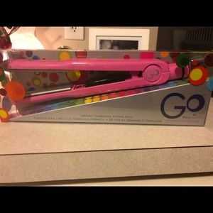 Brand new GO FHI HEAT hair straightener